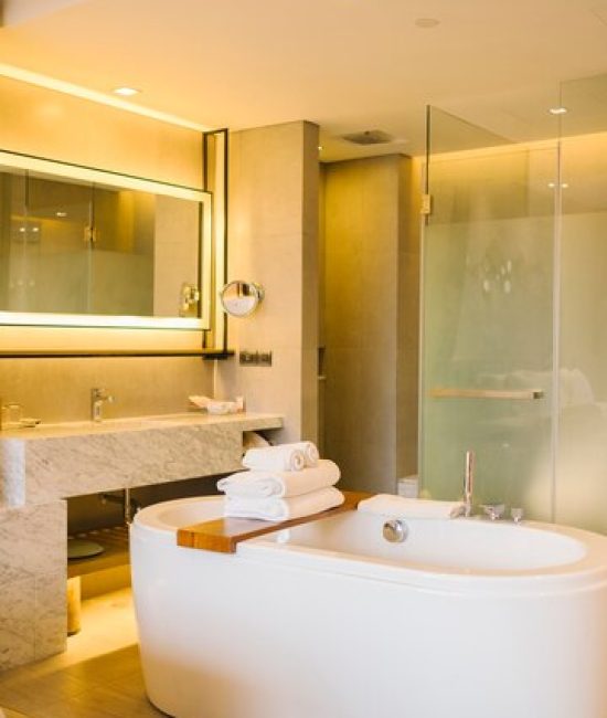 luxury-bathtub-inside-bedroom-hotel_1150-10837